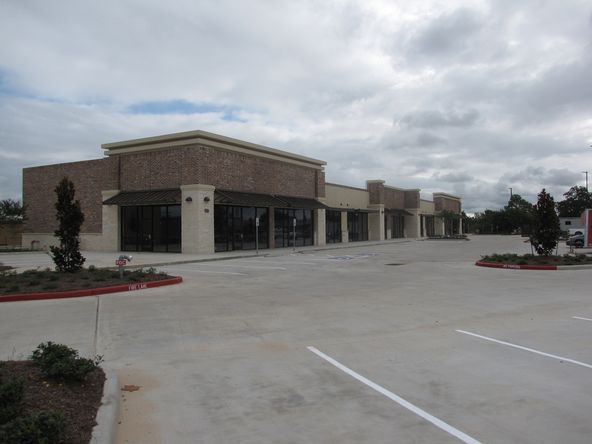 ±890 SF Retail Lease Space | 2305 Longmire Dr. | College Station, TX: 2305 Longmire Dr, College Station, TX 77845